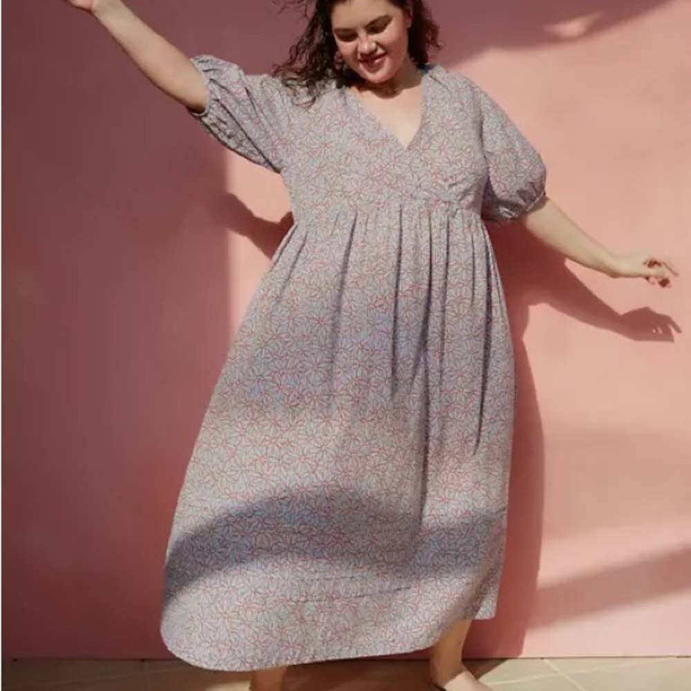 Marianna Puff-Sleeve Midi Dress in Dream-On Daisies